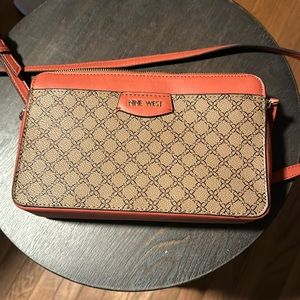 Nine West crossbody bag. In excellent condition only used one time.